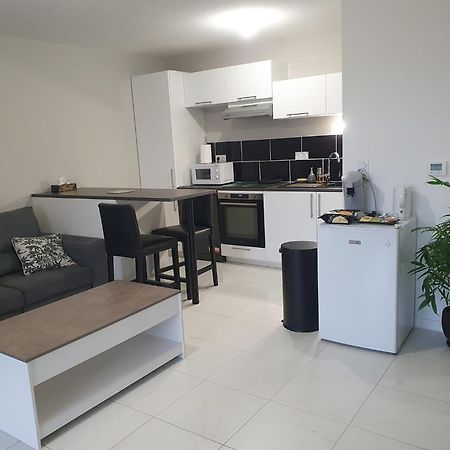 Appartement A Floirac Avec 2 Chambres, Un Parking Prive, Une Terrasse, A 5 Minutes En Voiture De L'Arkea Arena De Bordeaux מראה חיצוני תמונה