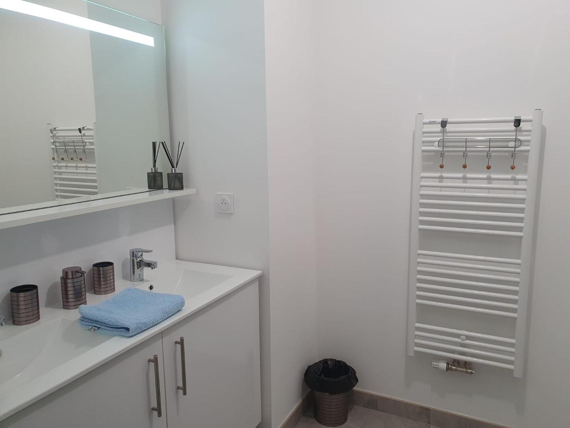 Appartement A Floirac Avec 2 Chambres, Un Parking Prive, Une Terrasse, A 5 Minutes En Voiture De L'Arkea Arena De Bordeaux מראה חיצוני תמונה