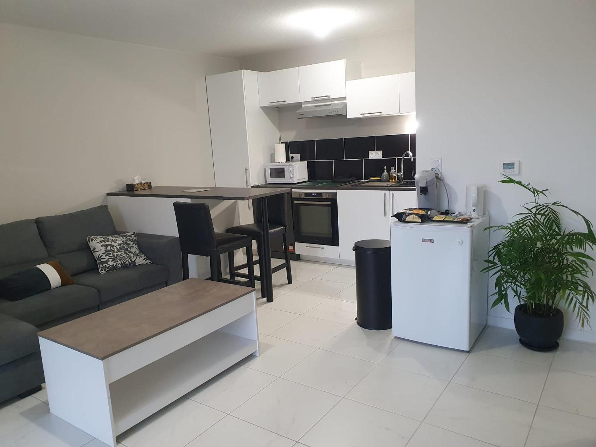 Appartement A Floirac Avec 2 Chambres, Un Parking Prive, Une Terrasse, A 5 Minutes En Voiture De L'Arkea Arena De Bordeaux מראה חיצוני תמונה